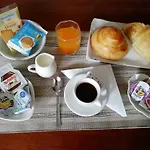 Rosso Di Sera Oda ve Kahvaltı 4*